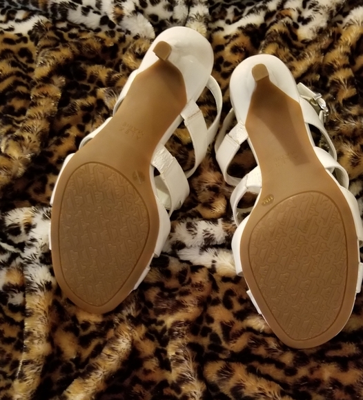 Shoes - Picture 4 of 5